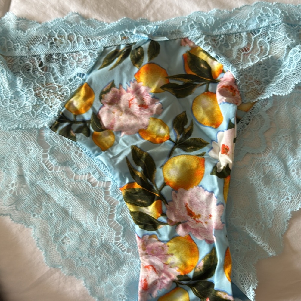 Victoria Secret Match Set - Picture 3 of 6